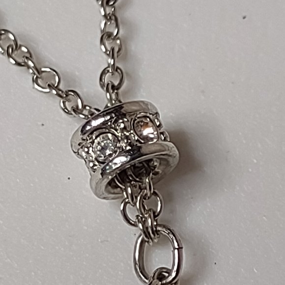 Silver Tone Avon Teardrop Shaped Pendant Necklace Adjustable 16.5 To 19 Inches - Picture 7 of 12